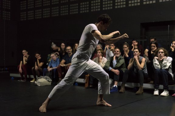 Dimitri Chamblas et Boris Charmatz, À bras-le-corps © Marc Domage, CN D Automne 2017