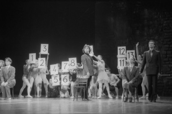 Le Concours, Maurice Béjart. Théâtre du Châtelet, 17.04.1985. Médiathèque du CN D, Fonds Jean-Marie Gourreau