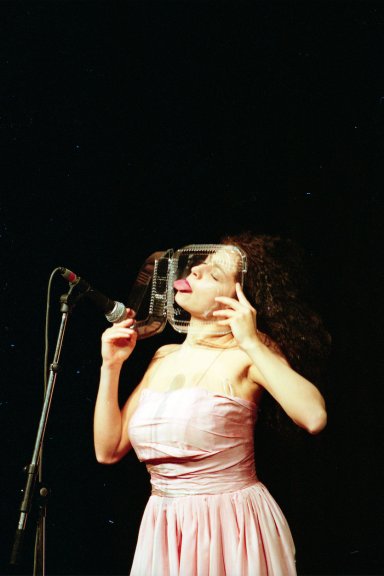 Nur Du, chorégraphie Pina Bausch, Théâtre de la Ville, juin 1997, Fonds Marion-Valentine – Médiathèque du CN D. © Marion Valentine