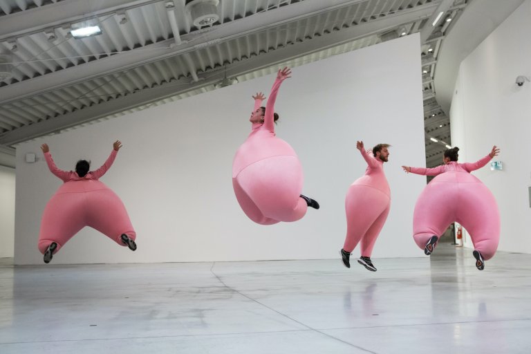 GONFLÉS/Véhicules de Didier Théron, AIR création 2016, Centre d’art contemporain Luigi Pecci, Contemporanea Festival 2019, Prato. Photographie reproduite dans Ma danse, tout un art ! © Ilaria Costanzo