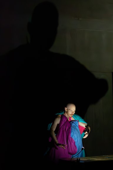 Robyn Orlin, In a Corner the Sky Surrenders – Unplugging Archival Journeys … #3 (for Volmir )…© Jérome Séron