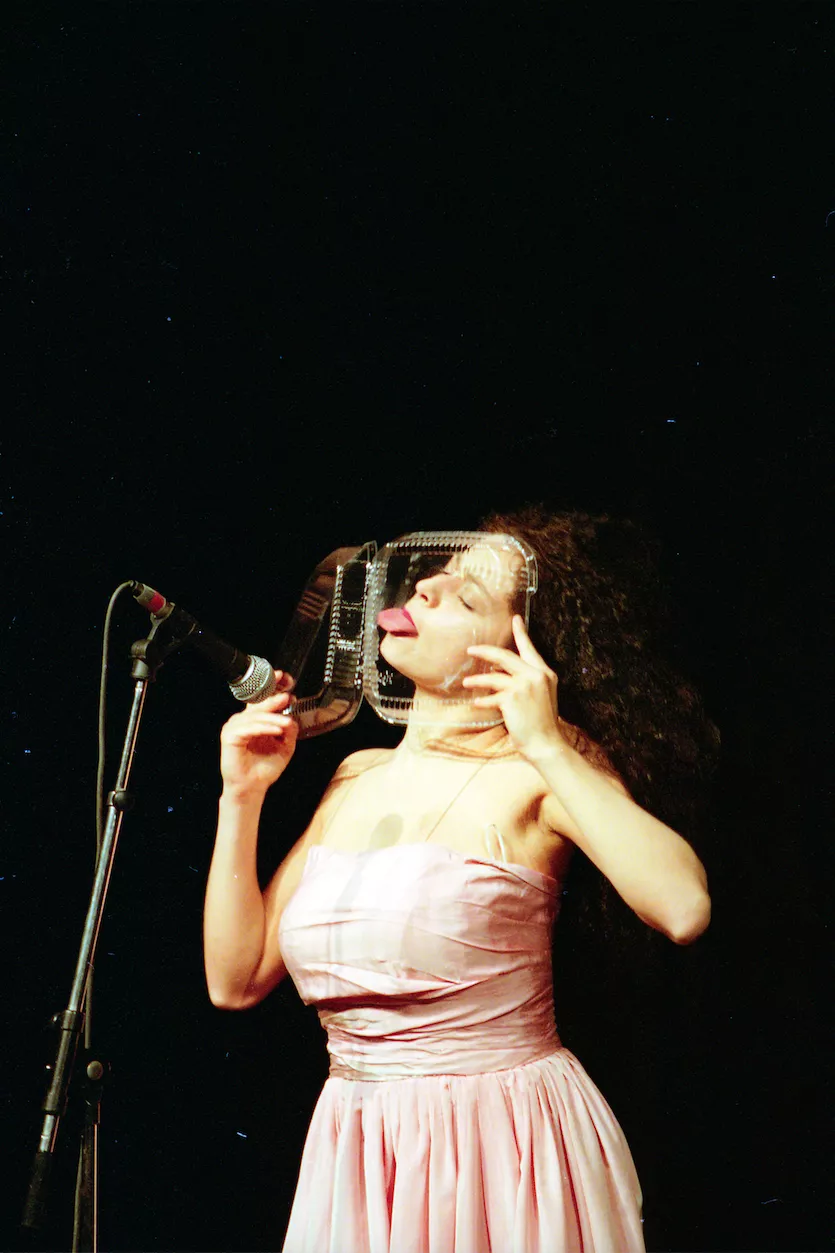 Nur Du, chorégraphie Pina Bausch, Théâtre de la Ville, juin 1997, Fonds Marion-Valentine – Médiathèque du CN D. © Marion Valentine