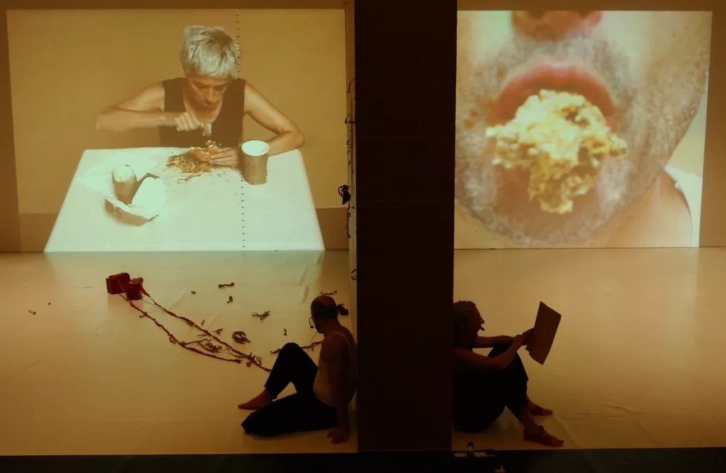 Wall Dancin’ – Wall Fuckin’ (2003) chorégraphie d'Alain Buffard, avec Régine Chopinot et Alain Buffard Fonds Alain Buffard / Compagnie PI:ES – Médiathèque du CN D Photographies Marc Domage