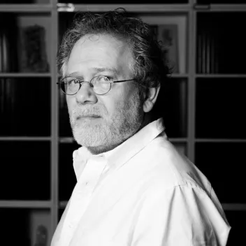 Portrait photo noir et blanc de Georges Didi-Huberman
