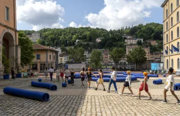 photo de danseurs en ligne dans la cour des Subs à Lyon