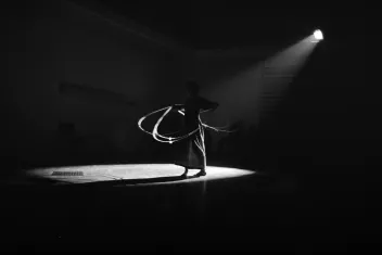 Photographie de Julia Busto dans "Rope Dance Translation"