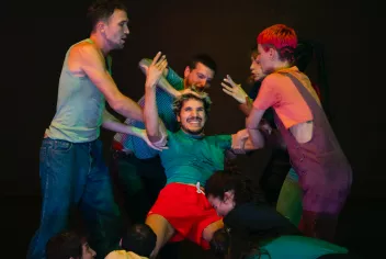 A photo from Fanny de Chaillé’s production "Le Chœur", showing four dancers carrying a fifth