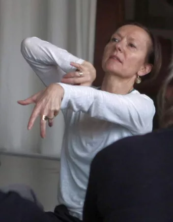Photo of Rafaële Giovanola demonstrating an arm movement