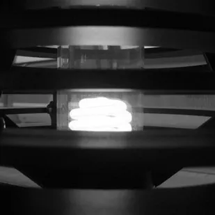 photo noir et blanc d'une Installation sonore