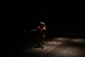 photo of Soa Ratsifandrihana during a performance