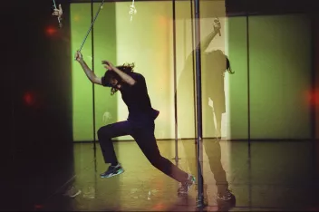 Superposition d'image avec un danseur en mouvement